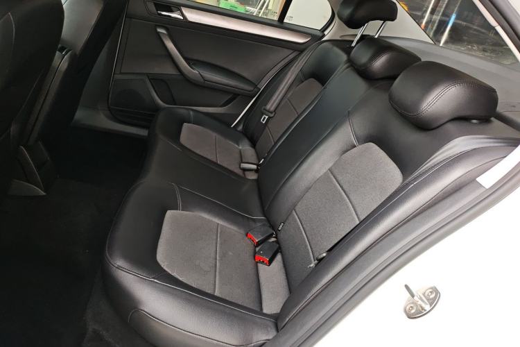 Used Volkswagen Santana 2015 1.6L Automatic Comfort Edition
