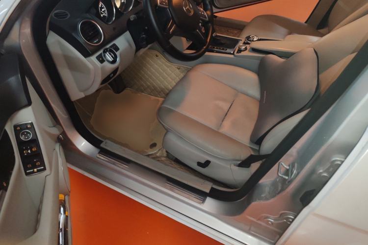 Used Mercedes-Benz C-Class 2011 C 180K Classic model