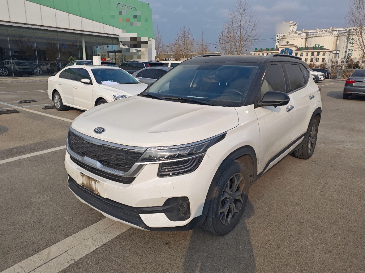 Под передней частью автомобиля