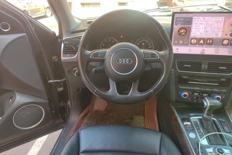 Used Audi Q5 2015 40 TFSI Comfort Model Steering Wheel