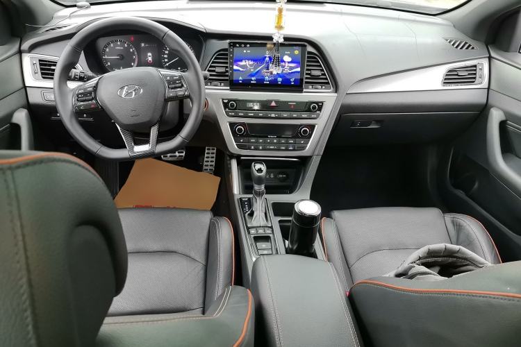 Used Hyundai Sonata 2015 1.6T DLX Prestige Model Center Console