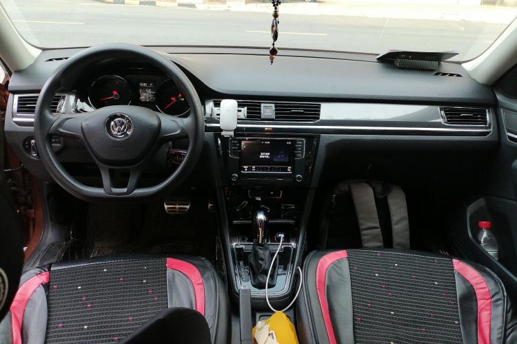 Used Volkswagen C-TREK 2017 1.6L Automatic Comfort Model Center Console