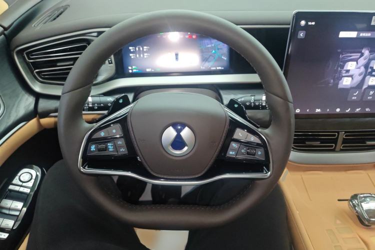 Used Denza D9 2025 DM-i Smart Drive 1020 Four-Wheel Drive Deluxe Model Steering Wheel