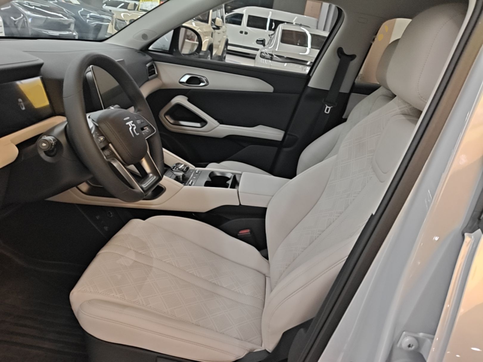 BYD Yuan UP 2024 401 km Active Version — снимка 17