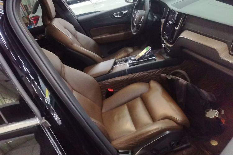 Used Volvo XC60 2023 B5 4x4 Smart Luxury Edition Right Front Seat