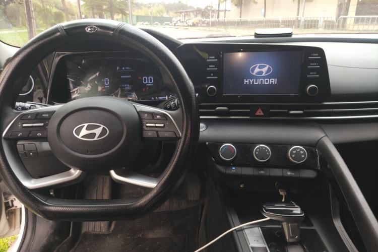 Used Hyundai Elantra 2023 1.5L CVT GLX Elite Edition Center Console