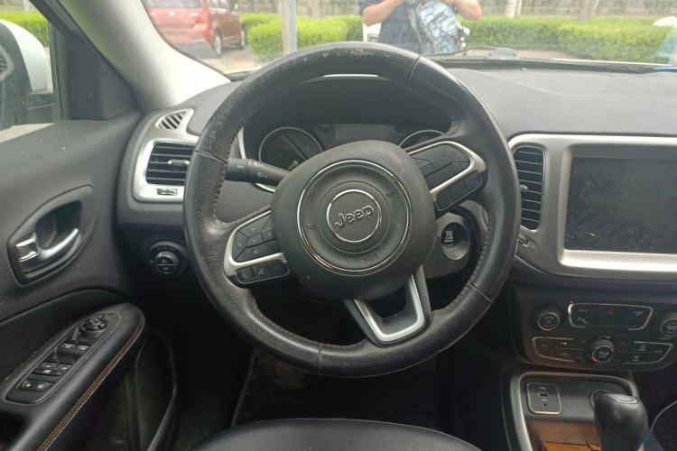 Used Jeep Compass 2017 200T Automatic Family Edition Steering Wheel