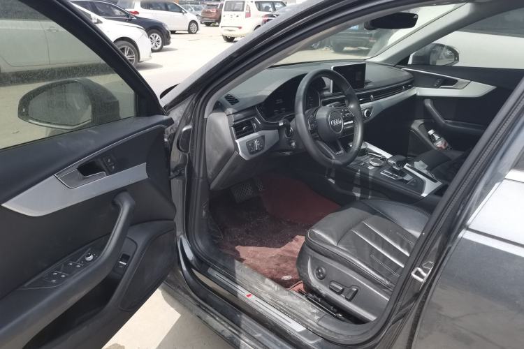 Used Audi A4L 2019 40 TFSI Fashion Edition China VI Emission Standard Driver Seat