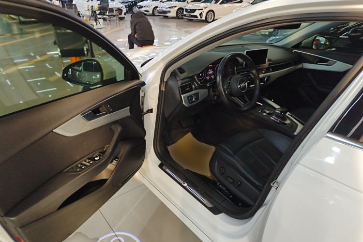 Used Audi A4L 2019 40 TFSI Fashion Version China V