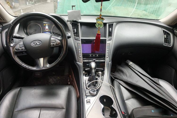 Used Infiniti Q50L 2016 2.0T Enjoyment Edition Center Console