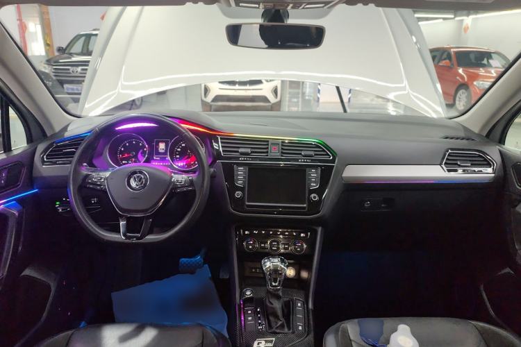 Used Volkswagen Tiguan L 2018 330TSI Automatic Two-Wheel Drive Luxury Edition Center Console