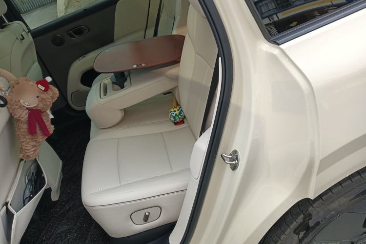 Used Li Auto i6 2025 Model Two-Wheel-Drive Standard Type
