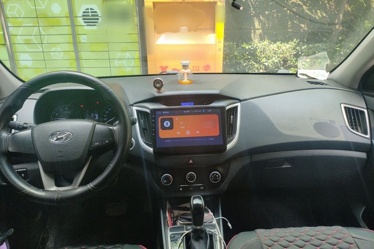 Used Hyundai ix25 2015 1.6L Automatic Two-Wheel Drive Smart GLS Trim Center Console