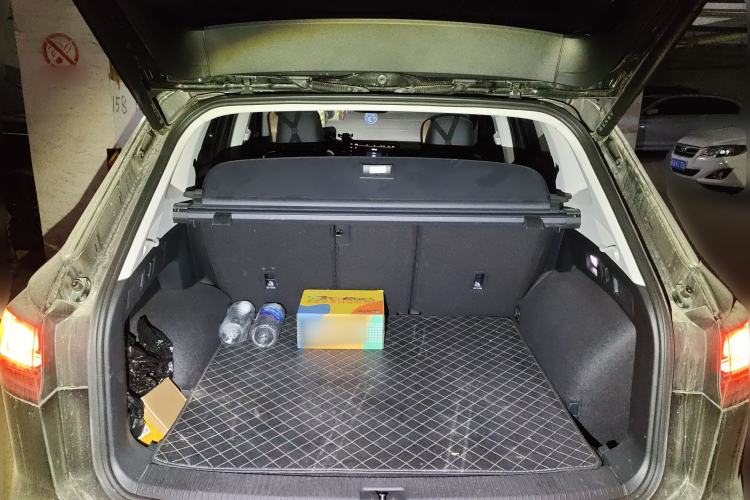 Used Volkswagen Tayron 2023 280TSI Two-Wheel-Drive Luxury Plus Advanced Version Trunk