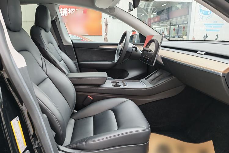 Used Tesla Model Y 2022 Long-Range All-Wheel-Drive Version