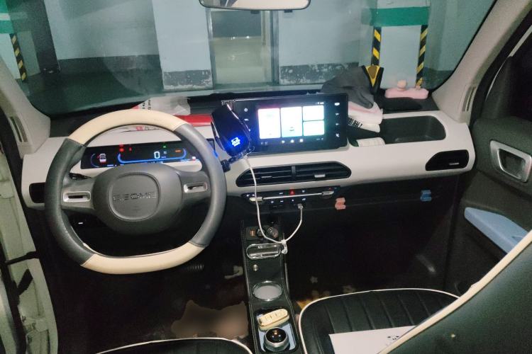 Used Geely Galaxy Panda 2023 Panda Mini 200km Dynamic Bear Center Console