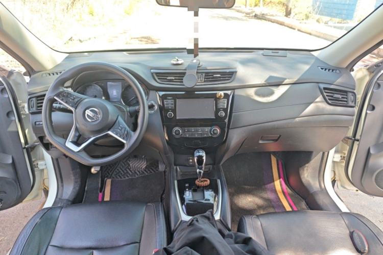 Used Nissan X-Trail 2017 2.0L CVT Comfort Edition 2WD Center Console