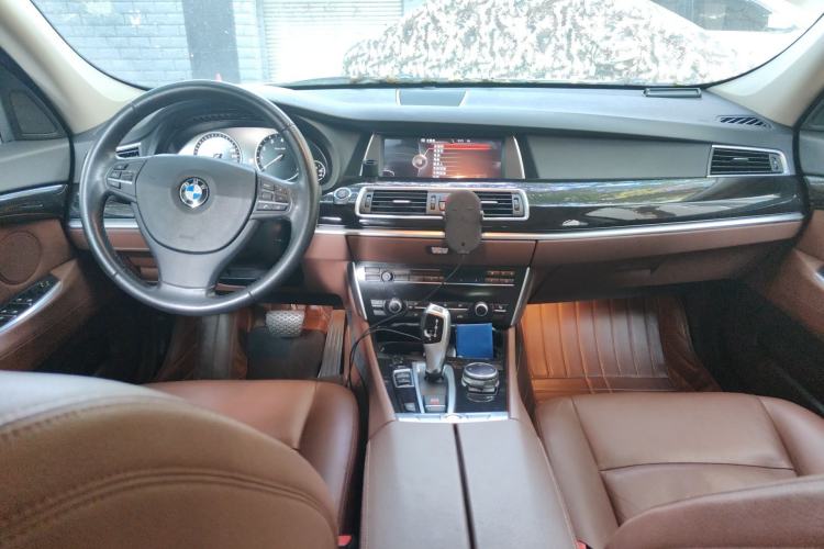 Used BMW 5 Series GT 2015 528i Leading Model Center Console