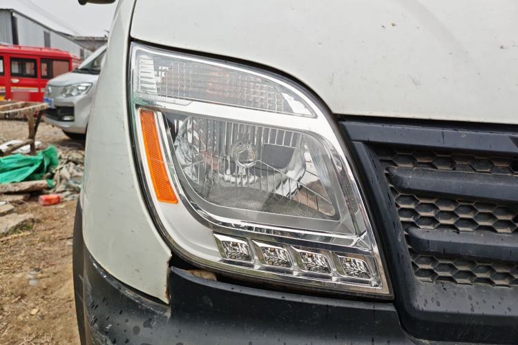 Used SAIC MAXUS Xintu V80 2019 2.5T Classic Version 6-Speed Manual – Aoyuntong Modified Long Wheelbase Mid-Height 7-Seater