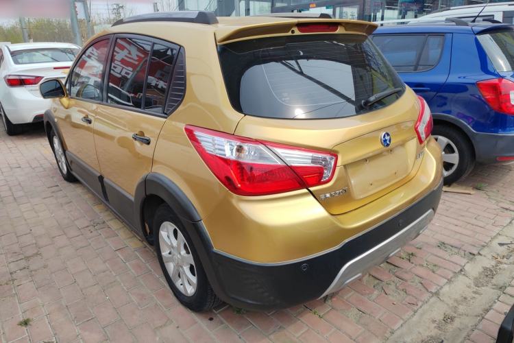 Used Venucia R50X 2015 1.6L Automatic Luxury Edition
