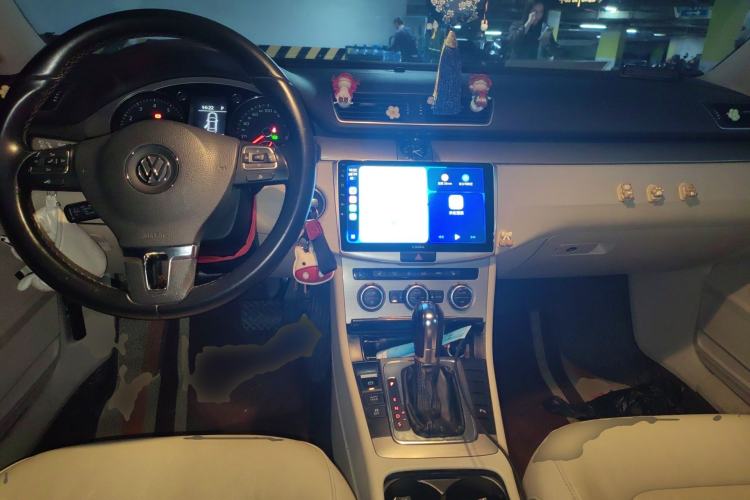 Used Volkswagen Magotan 2012 Revised 1.8TSI Luxury Version Center Console