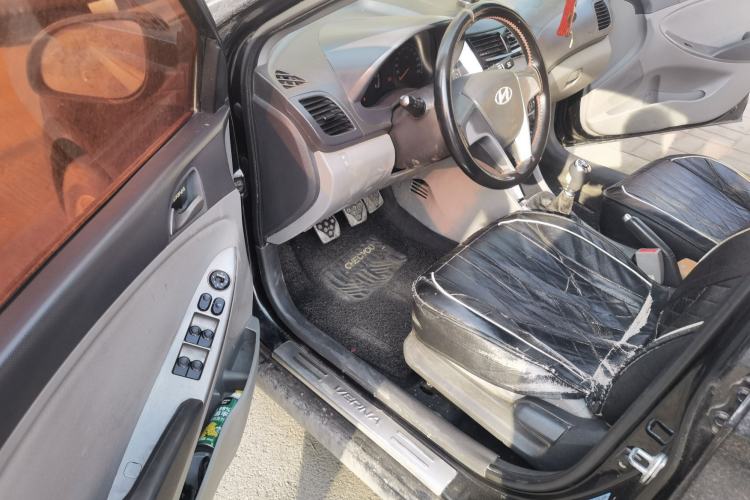 Used Hyundai Verna (older generation) 2014 1.4L Manual Smart GLS Trim Driver Seat