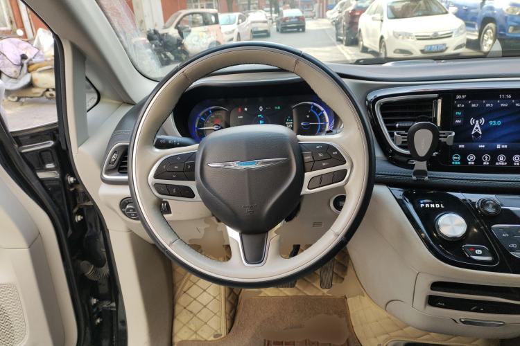 Used Chrysler Grand Voyager PHEV 2018 3.6L Plug-in Hybrid Steering Wheel