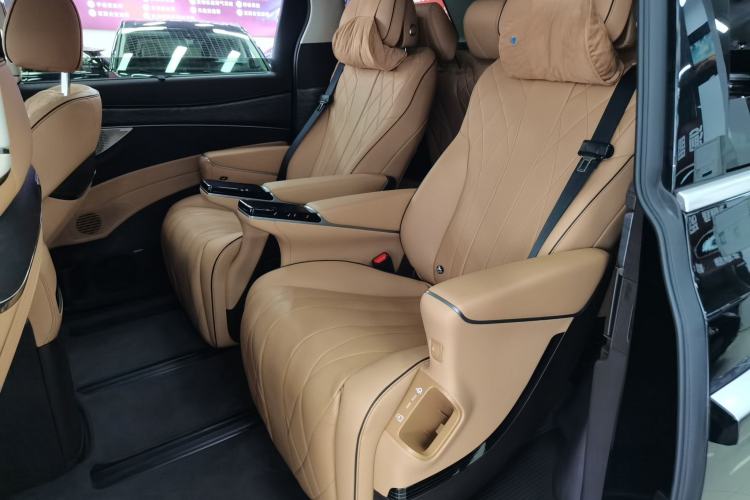 Used Denza D9 2024 DM-i 970 Luxury Model
