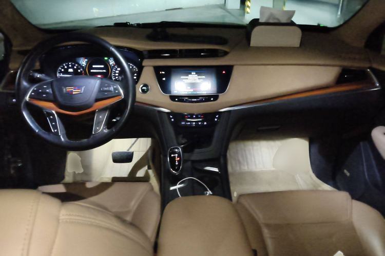Used Cadillac XT5 2018 28E 4x4 Platinum Edition
