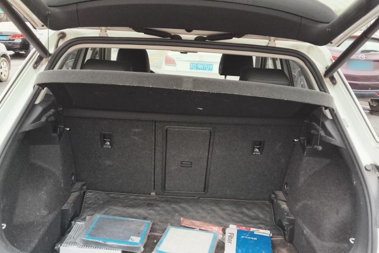 Used Volkswagen T-ROC 2021 280TSI DSG Two-Wheel Drive Comfort Connect Edition Trunk