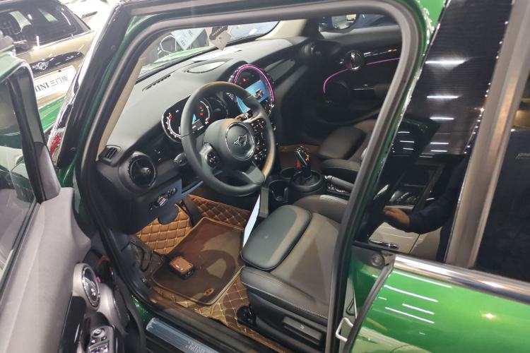 Used MINI MINI 2023 1.5T COOPER Artist Five-Door Edition
