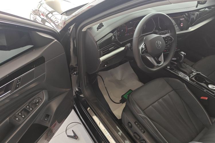 Used Volkswagen Passat 2024 380TSI Dragon Edition
