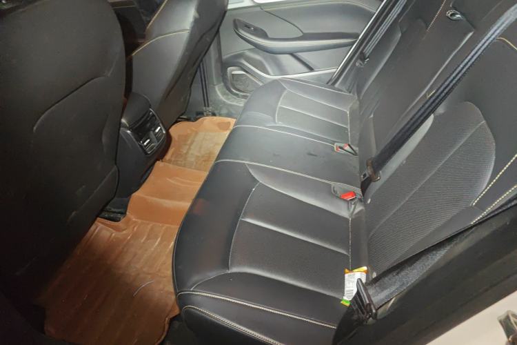 Used Roewe i6 MAX 2020 300TGI Automatic Supreme Edition with Cool Sunroof and Advanced Driving Features Left Rear Seat