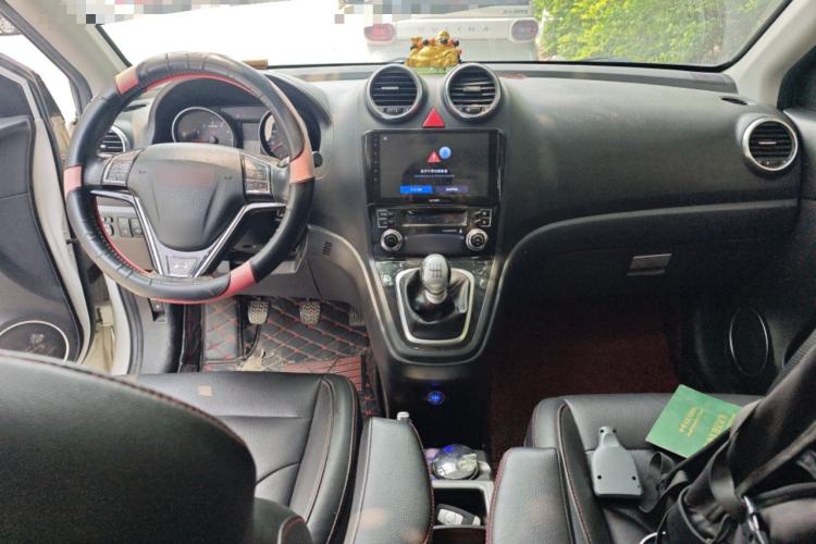 Used Haval H6 2015 Upgraded Model 1.5T Manual Two-Wheel Drive Elite Version Center Console