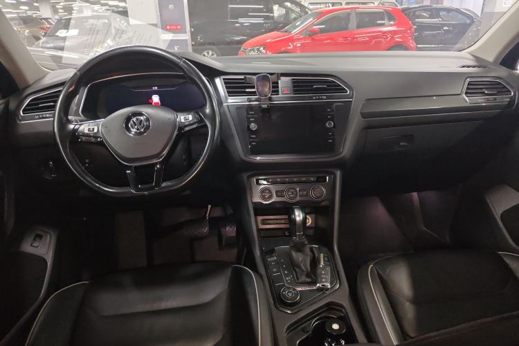 Used Volkswagen Tiguan 2018 330TSI All-Wheel-Drive Innovation Model Center Console