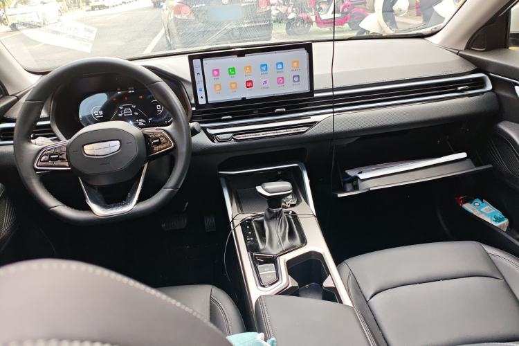 Used Geely Auto Emgrand 2025 4th Generation 1.5L CVT Luxury Version Center Console