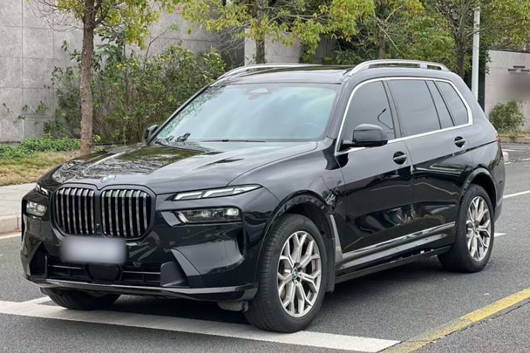 Used BMW X7 2023 xDrive40i Luxury Package with Leading Features
