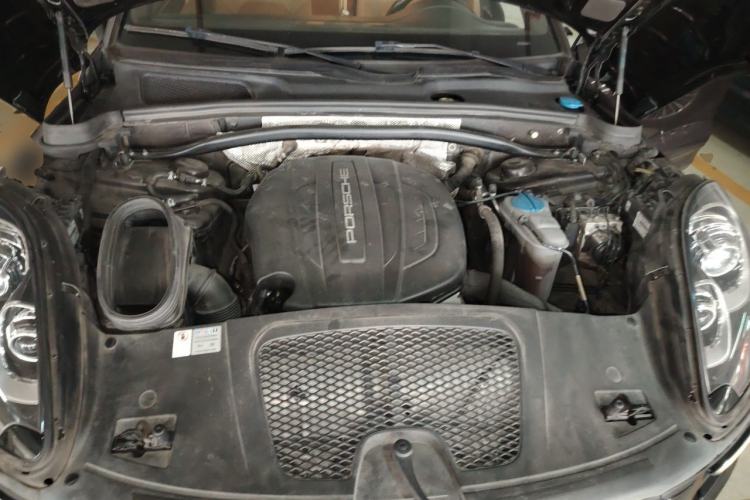 Used Porsche Macan 2017 Macan 2.0T Engine Bay