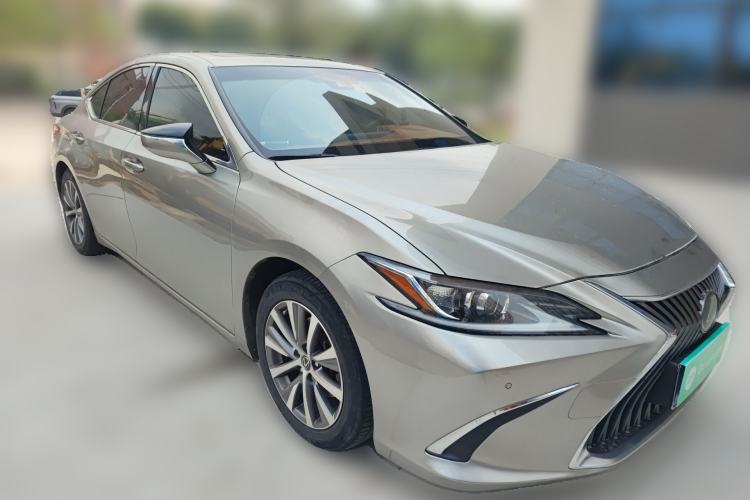 Used Lexus ES 2018 200 Excellence Edition China V Standard Front Right 45 Deg