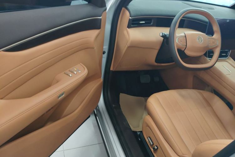 Used Dongfeng Aeolus L8 2025 Model 185KM Ideal Edition Driver Seat