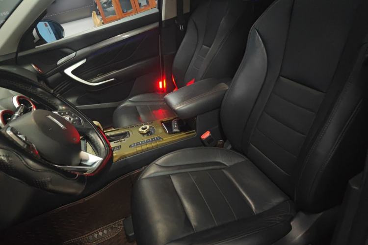 Used Wey VV7 2017 2.0T Flagship Model Left Front Seat