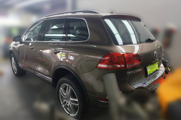 Used Volkswagen Touareg 2011 3.0 TDI Diesel Comfort Version Rear Left 45 Deg