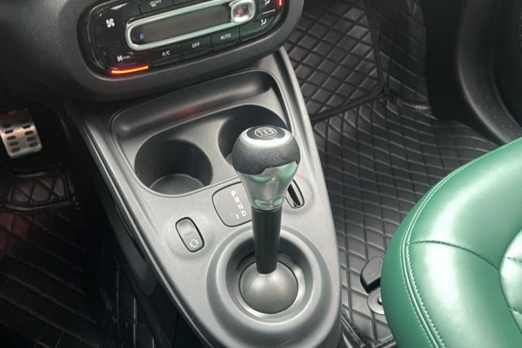 Used smart fortwo 2015 1.0L 52 kW Hardtop Passion Edition