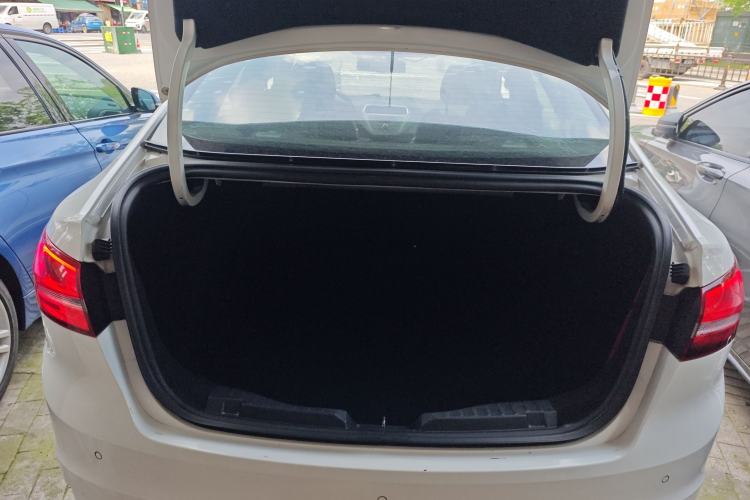 Used Ford Escort 2015 1.5L Automatic Fashion Model Trunk