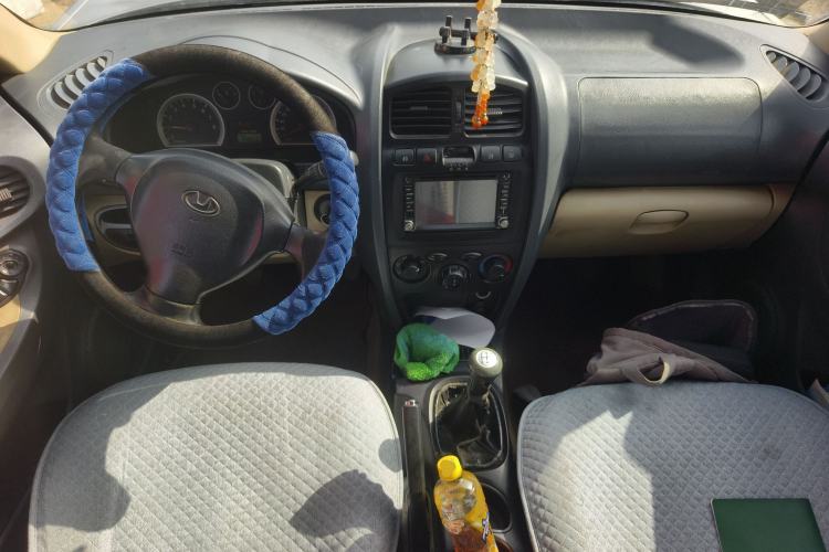 Used Huatai Santa Fe Classic 2012 2.0L Gasoline Manual Two-Wheel Drive with Sunroof Center Console