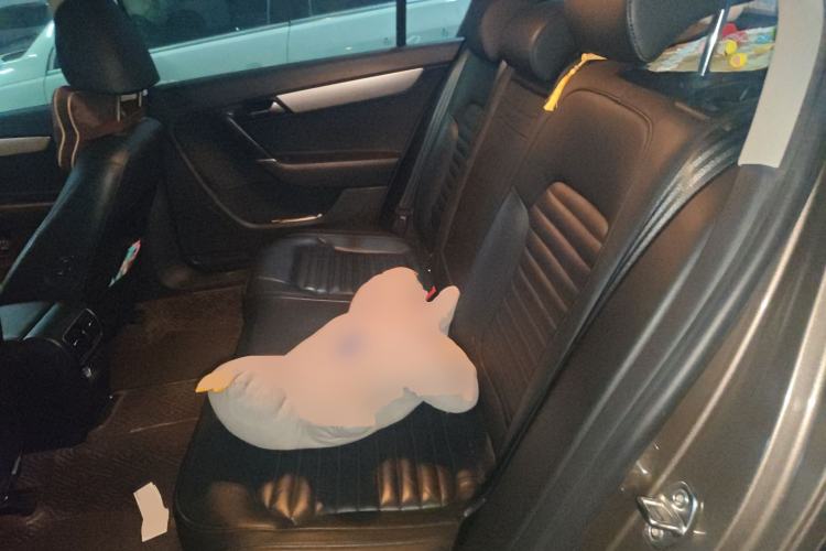 Used Volkswagen Magotan 2016 1.8TSI Smart Comfort Model Left Rear Seat