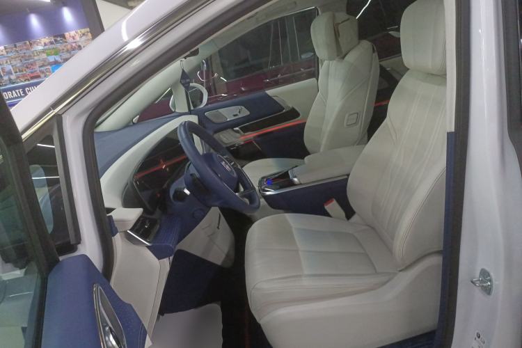 Used Buick Century 2025 2.0T Seven-Seater Yinshi Edition
