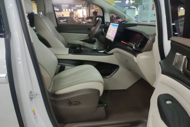 Used Denza D9 2022 DM-i 970 Four-Wheel Drive Flagship Model