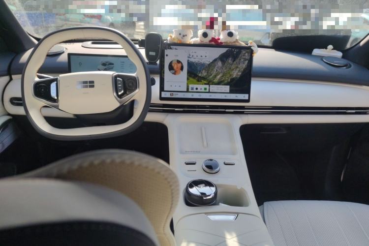 Used Geely Galaxy Xingjian 7 EM-i 2025 120km Exploration+ Version
