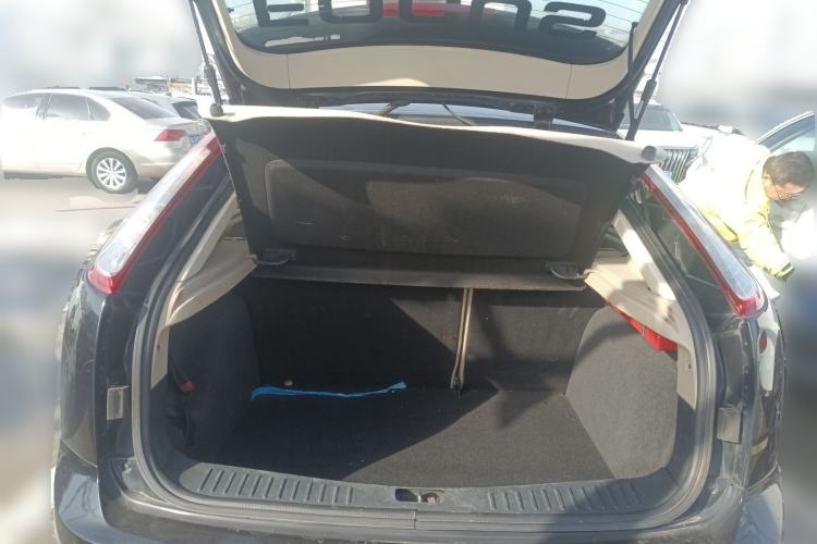 Used Ford Focus 2011 Hatchback 1.8L Automatic Fashion Edition Trunk